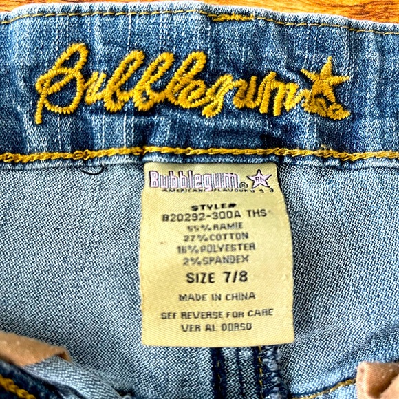 Denim jean shorts. Size 7/8. - Picture 3 of 3